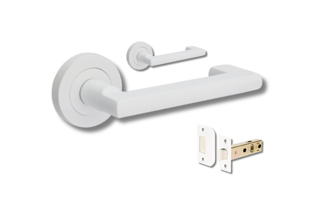 Product image of the Zanda Epic Return Door Handle on Round Rose White passage set on a white background.