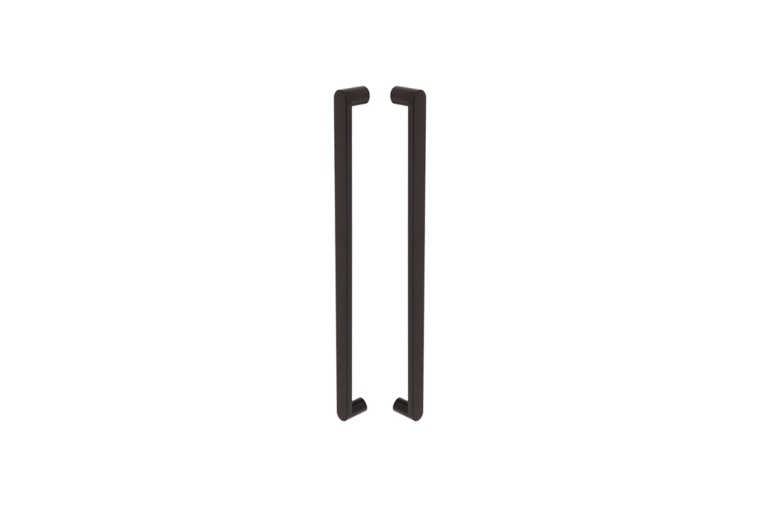 Product picture of the Duke Matt Black Pull Handle 600mm on a white background.