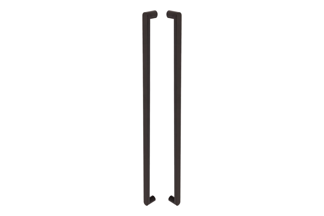 Product picture of the Duke Matt Black Pull Handle 900mm on a white background.