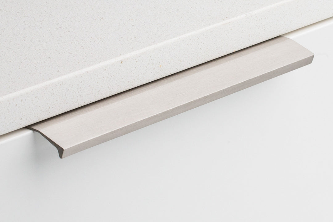 Brushed Anodised Inox Edge Pull – minimalist aluminium cabinet handle for architect-designed kitchens and contemporary joinery applications.