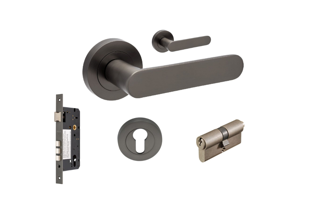 Product picture of the Zanda Duke Door Lever Handle on Round Rose Graphite Nickel entry set with key/key cylinder, on a white background.