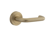 Iver Oslo Lever Door Handle in Brushed Brass on Round Rose – Premium brass door handle for architectural interiors.