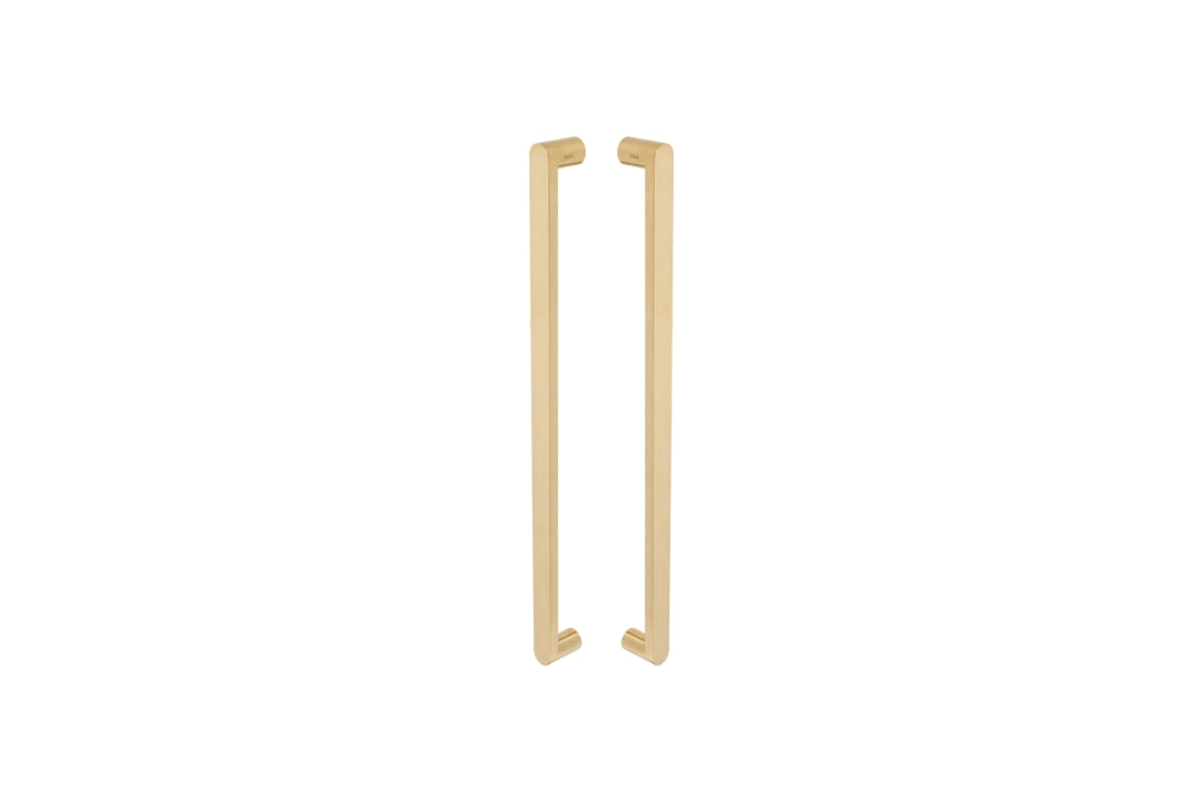 Product picture of the Duke Satin Brass Pull Handle 600mm on a white background.