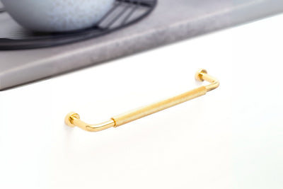 Kethy Bugle Cabinet Handle in Polished Brass Gloss – Knurled pull handle for modern kitchen cabinetry installed on white cupboards.