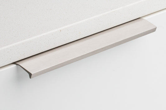 Brushed Anodised Inox Edge Pull – minimalist aluminium cabinet handle for architect-designed kitchens and contemporary joinery applications.