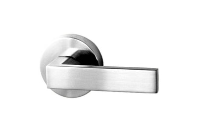 Image of the Chrome Plate Nidus Lonsdale Door Lever Round Passage Set on a white background.